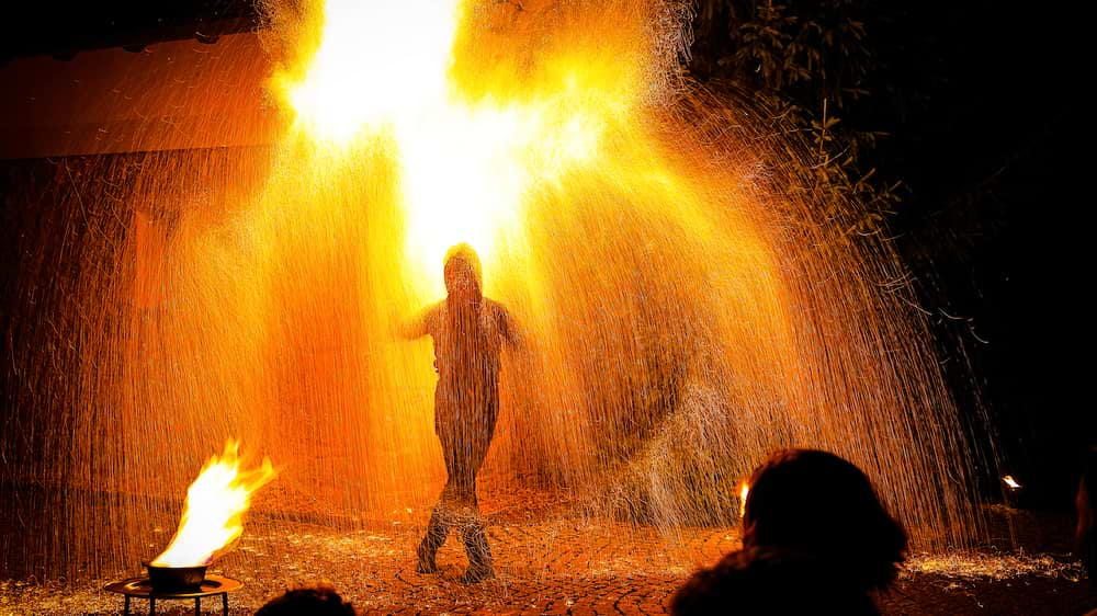 Die Feuershow eignet sich als Hochzeitsgeschenk & Überraschung